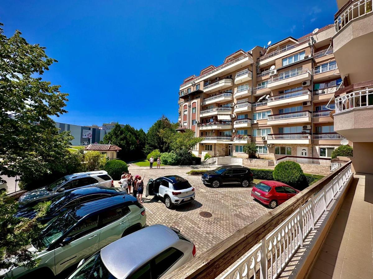 Sea Breeze Apartment Varna Eksteriør billede